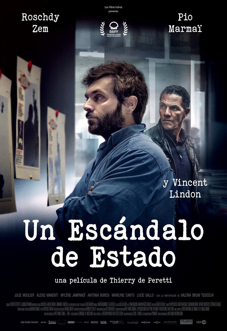 Cartel de Un escándalo de estado - Español