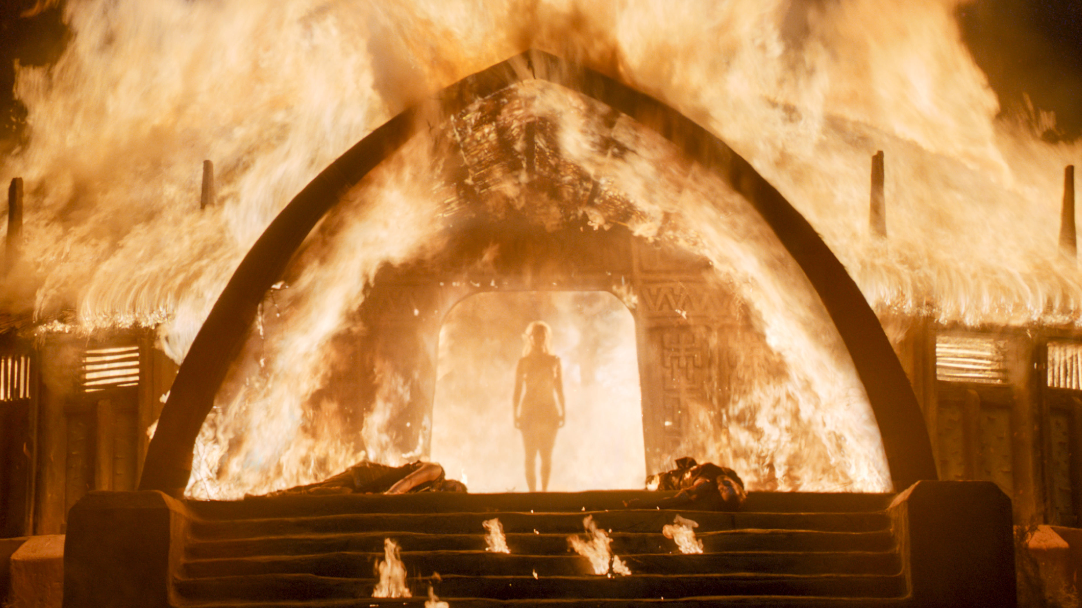 Daenerys quema el templo de los dothraki