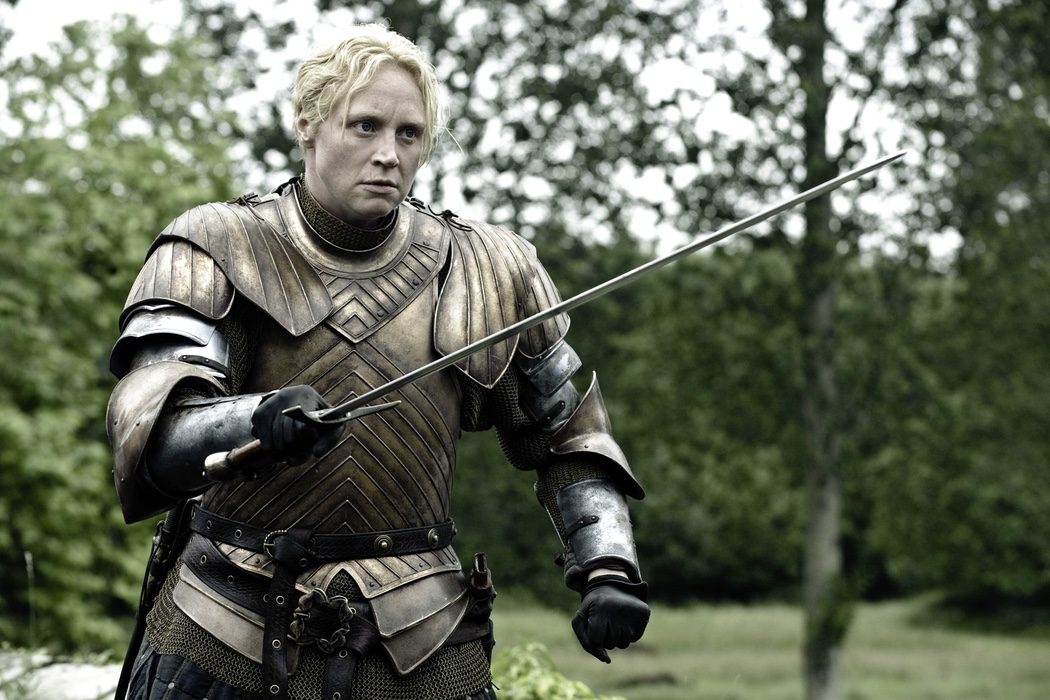 Brienne machaca a los hombres