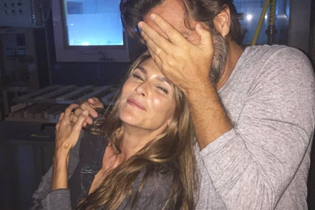 Paige Turco (Abby) y Ian Cusick (Kane)