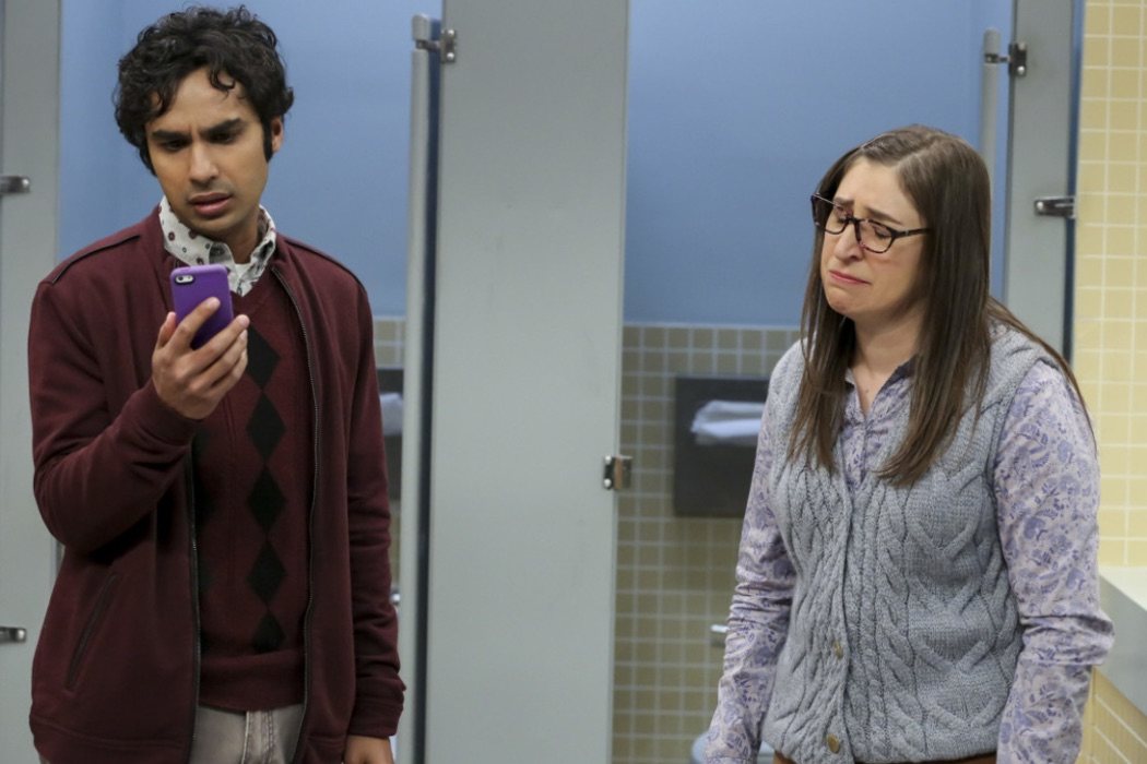 Koothrappali (Kunal Nayyar) y Amy (Mayim Bialik)